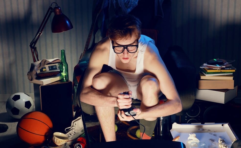 empollon-gamer-en-su-cuarto-asceroso